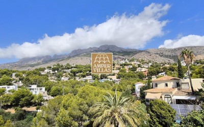 Beautiful and spacious Mediterranean villa with large terraces.